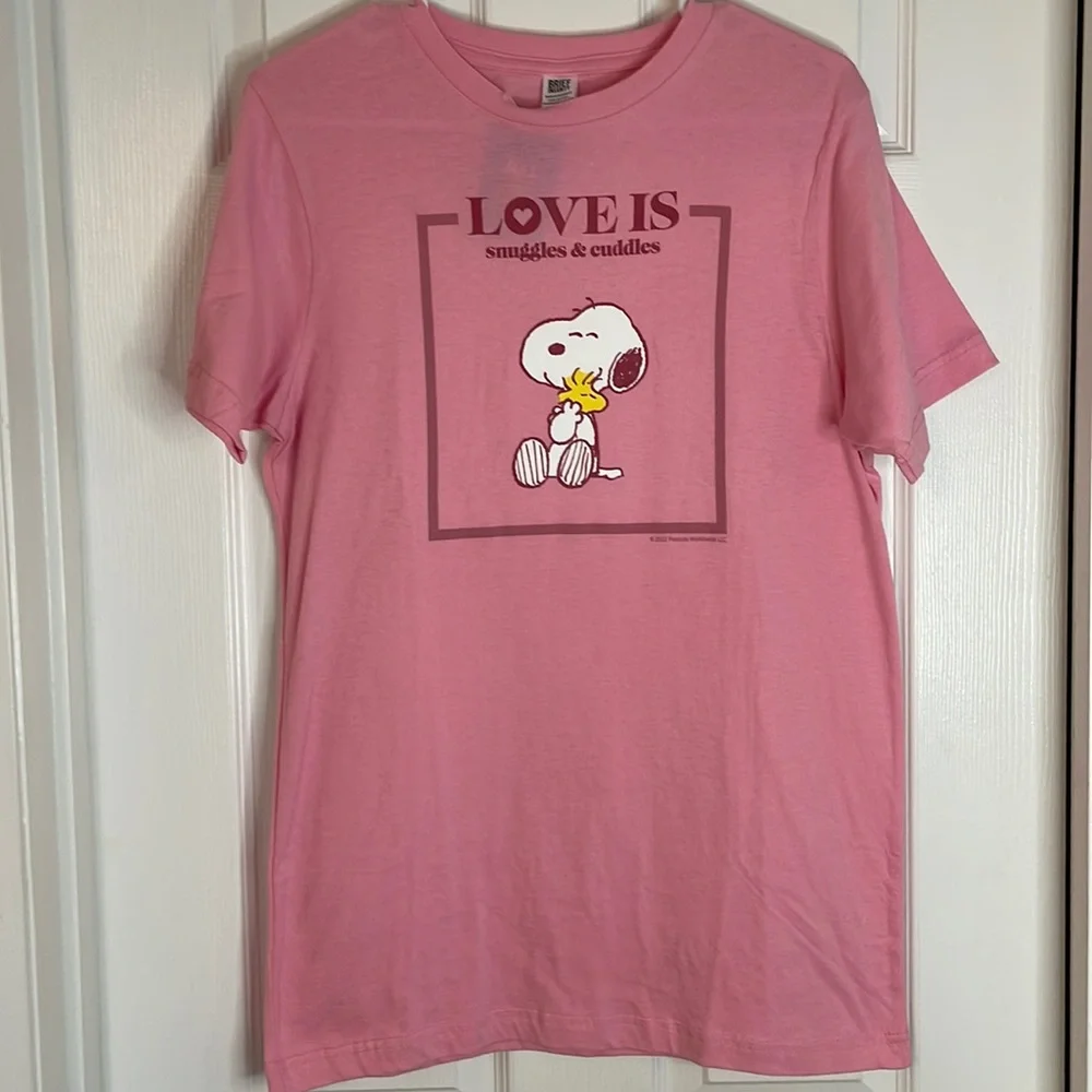 Snoopy Love is Snuggles & Cuddles Pink T Shirt Medium - Picture 1 of 6